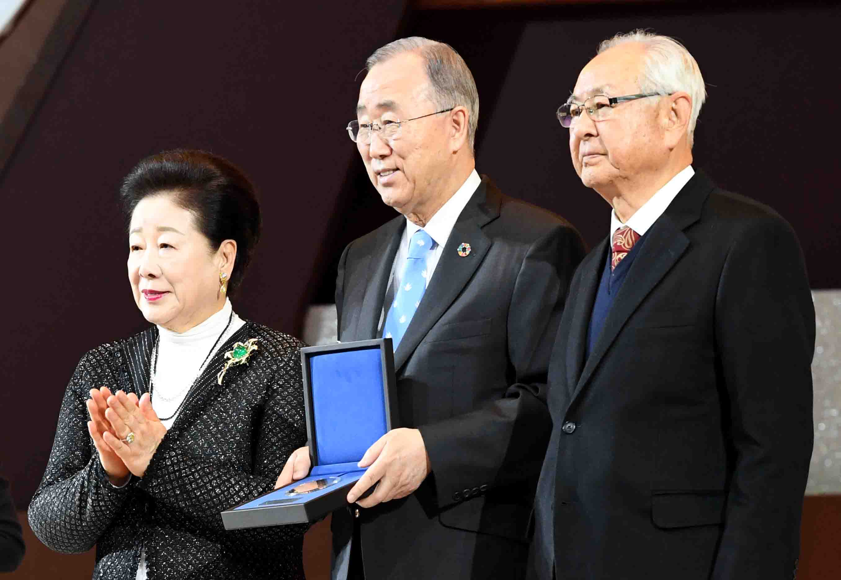 반기문_메달 및 상패 수여