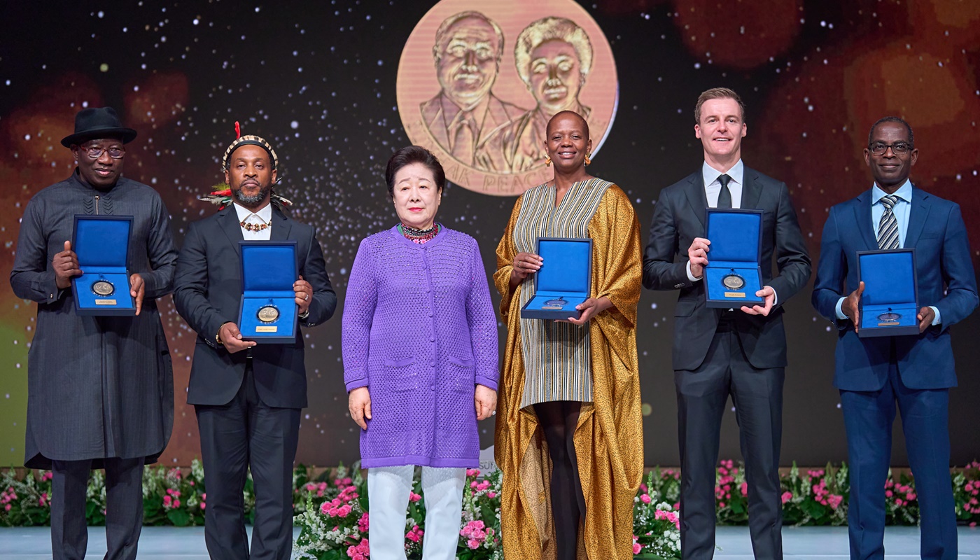 전체 수상자 기념 촬영